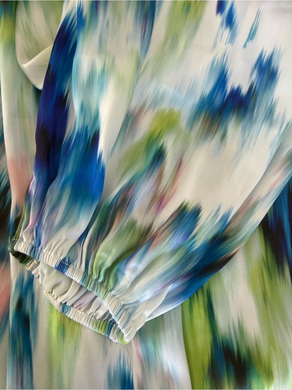 Jennifer Lopez Women’s M Abstract Watercolor Chiffon Tie Keyhole Peasant Blouse — image 6 of 8